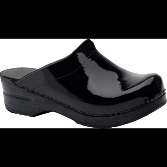 Dansko Shoes Dansko Sonja Patent Black Clogs Size 38 Dansko Shoes Dansko Sonja Patent Black Clogs Size 38